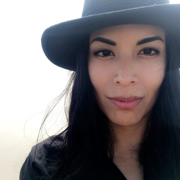 Meet your Posher, Melissa - Picture 3 of 7